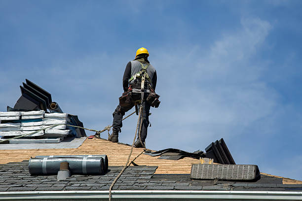 Professional Gutter Installation technician working in New Lisbon, NJ